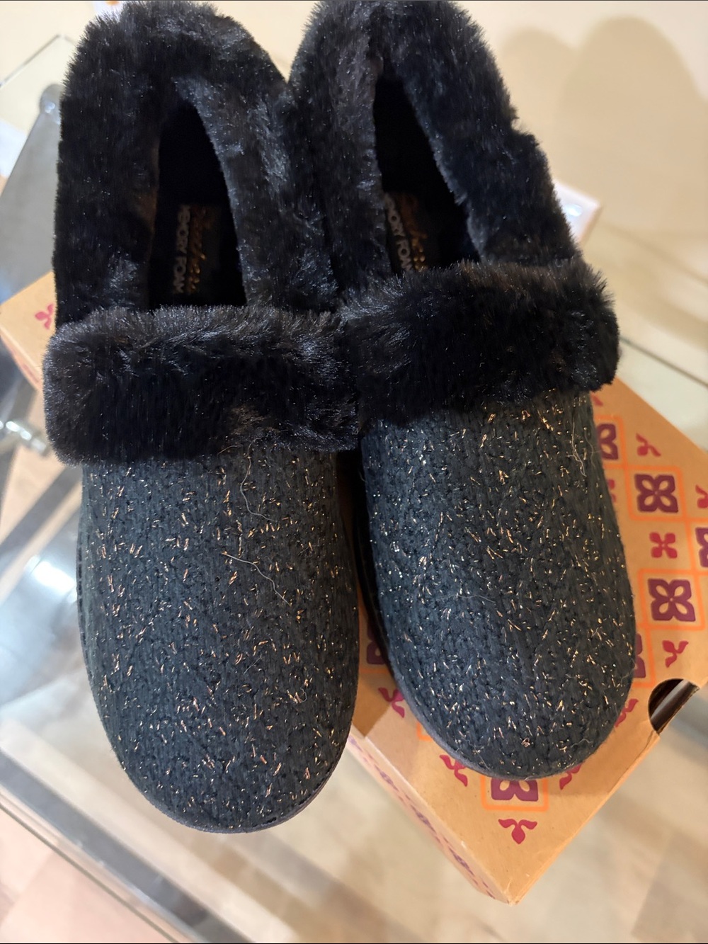 Sketchers Cozy Black Fur-Trim Women's Slippers never worn. Size 8.